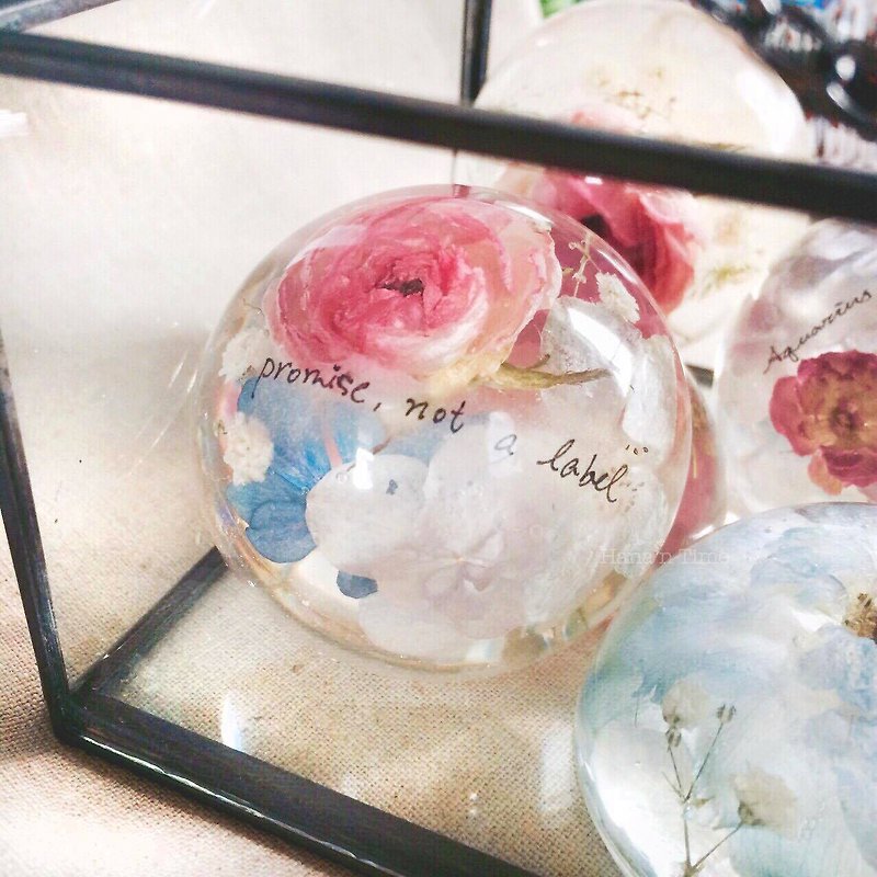 Dried flowers with Handwriting Decoration / Paper weight / Hemispheric Paper weight / Rose - Items for Display - Other Materials 