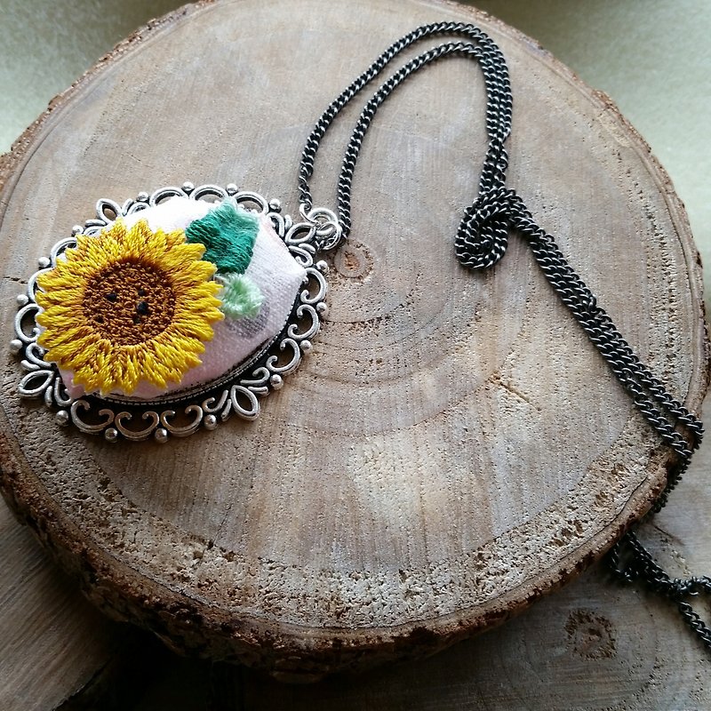 3D embroidery long necklace sunflower three-dimensional embroidery long necklace - Long Necklaces - Thread Yellow