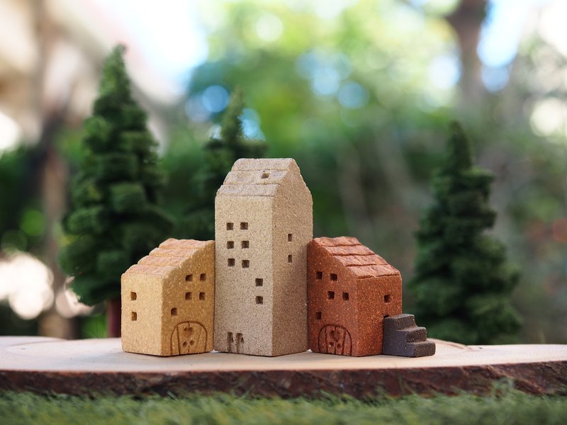 【小小村 Simple Village 】手作陶小房子- 4件/組(附樓梯,四面皆有窗,可任意組合) - 擺飾/家飾品 - 其他材質 