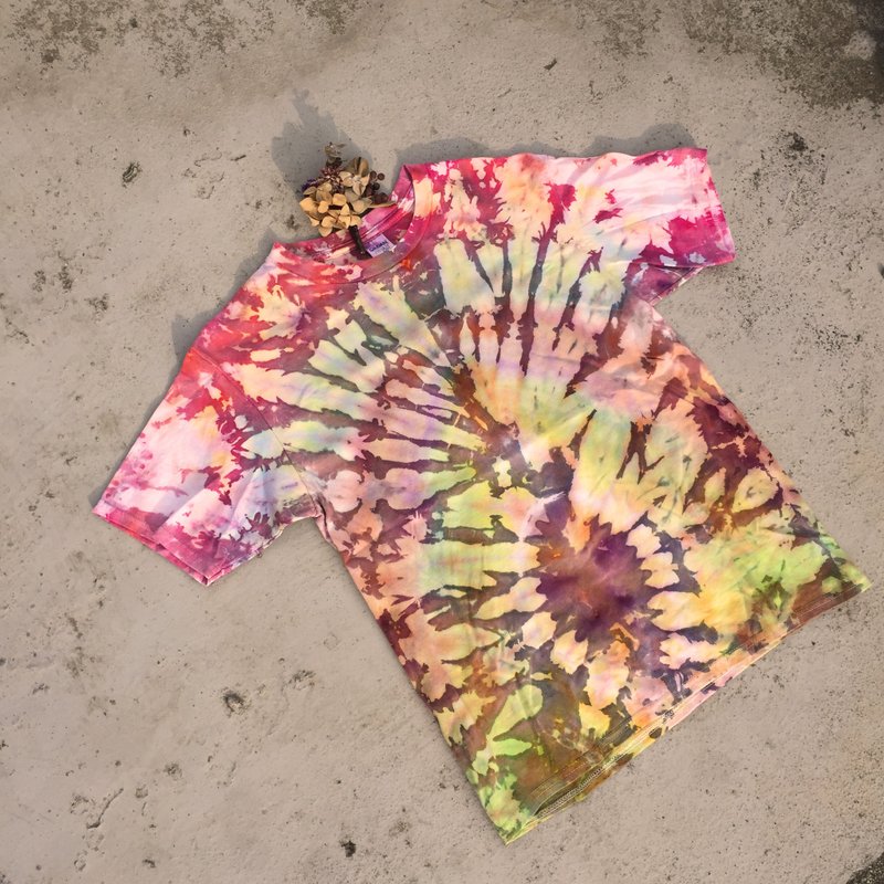 Hand-dyed tie dye tie-dyed T-shirt render neutral section [rainbow gorgeous] - เสื้อฮู้ด - ผ้าฝ้าย/ผ้าลินิน หลากหลายสี