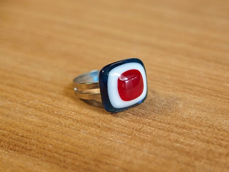 Pop style red, white and blue glass ring kiln - แหวนทั่วไป - แก้ว สีน้ำเงิน