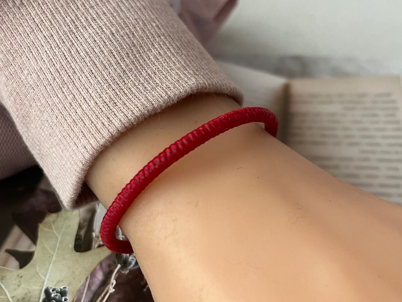 本命年紅繩 (蠶絲蠟線基本款手繩) - 手鍊/手環 - 其他材質 紅色