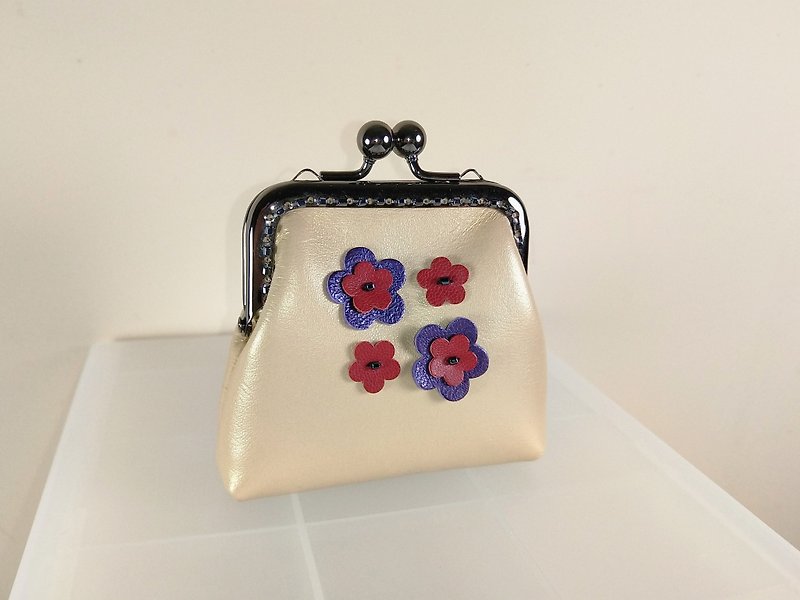 Small flower leather wallet (mouth gold bag) - กระเป๋าใส่เหรียญ - หนังแท้ สีทอง