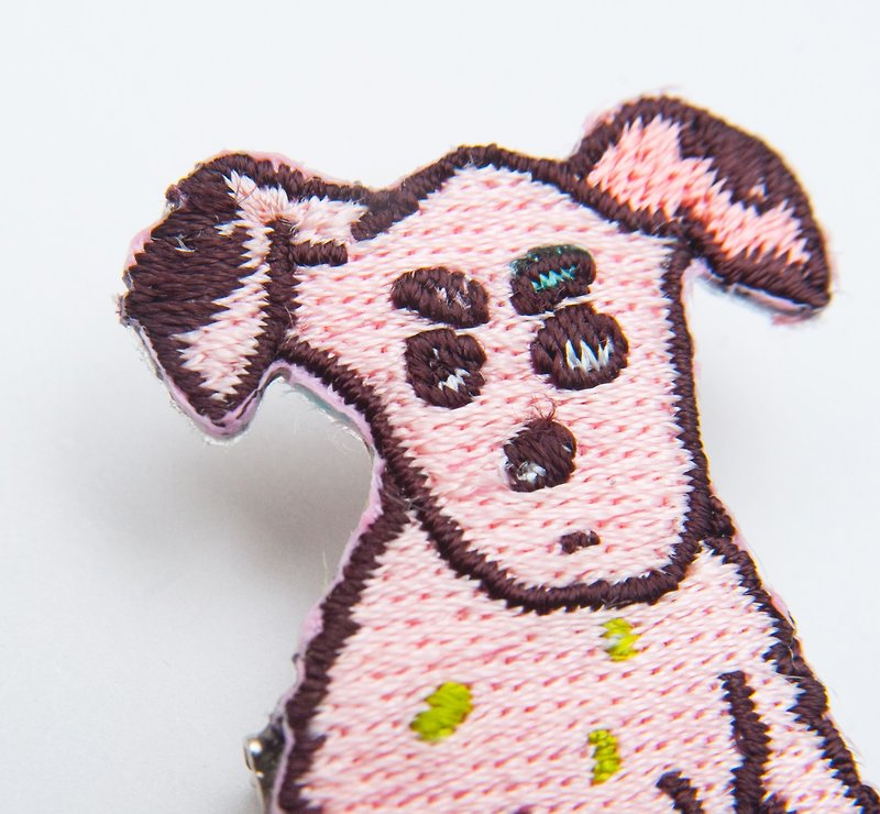 Meeks Coffee Dog Embroidered Pin Patch - เข็มกลัด - งานปัก สีนำ้ตาล