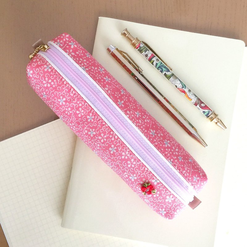 Pen Case with Japanese Traditional pattern, Kimono - Silk - กล่องดินสอ/ถุงดินสอ - วัสดุอื่นๆ สึชมพู