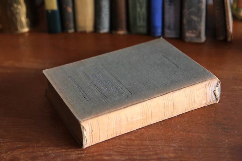 Story props No.48 ancient old antique books - ของวางตกแต่ง - กระดาษ สีกากี