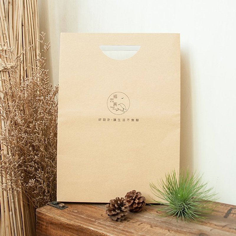 Limited purchase, gift-designed paper bags are not sold separately - กระเป๋าถือ - กระดาษ สีกากี