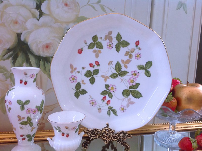 英國骨瓷皇家御用wedgwood 野草莓八角蛋糕盤 托盤庫存品 - 盤子/餐盤/盤架 - 瓷 多色
