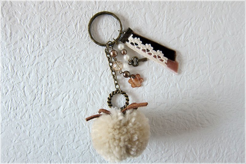咖啡毛毛球鑰匙圈 - 吊飾 - 其他材質 