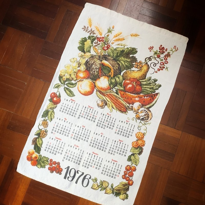 1976 Early American cloth calendar fruit - ตกแต่งผนัง - ผ้าฝ้าย/ผ้าลินิน หลากหลายสี
