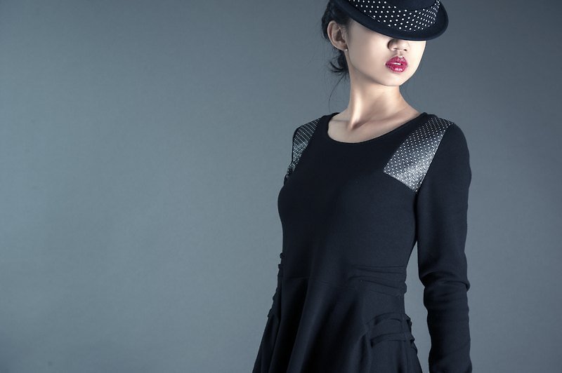 【Skirt】打摺設計洋裝- 黑+點點 - 洋裝/連身裙 - 其他材質 黑色