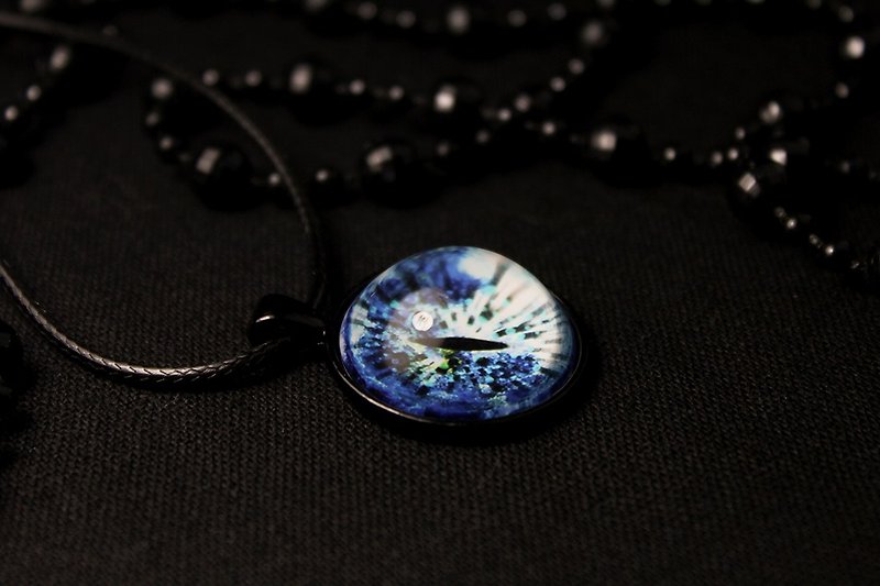 [Limited edition] Mid-Autumn Halloween limited edition design necklace - Necklaces - Glass Black