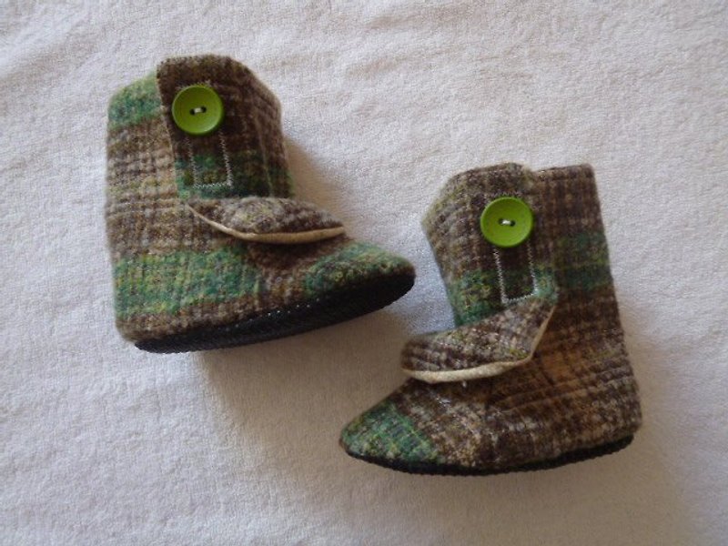 嬰兒鞋 嬰兒靴 靴子 布靴 ~綠格毛靴(釦子部份改成包扣) - Kids' Shoes - Cotton & Hemp Green