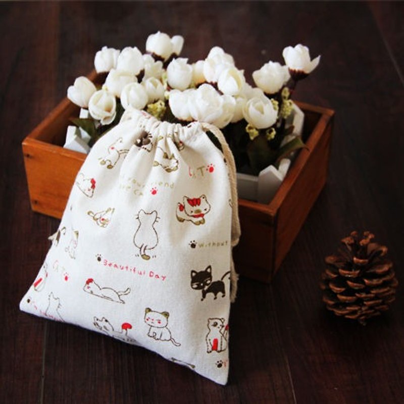 Custom small cute cartoon cat cotton linen storage bag drawstring bag drawstring bag - กระเป๋าเครื่องสำอาง - ผ้าฝ้าย/ผ้าลินิน 