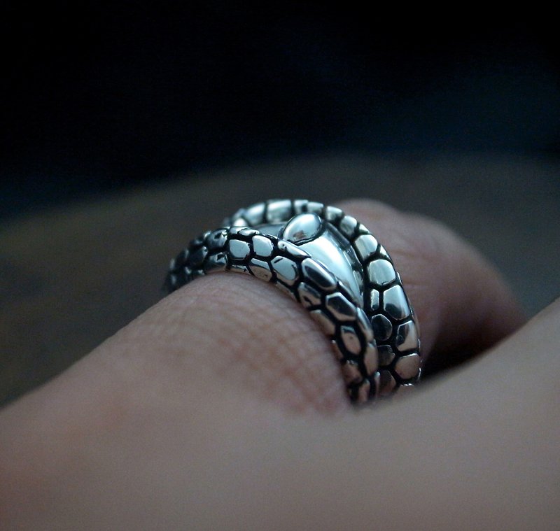 [Dark Vision] 925 sterling silver ring (snake pattern/scales/cold-blooded animals/eyes/tail ring/wide version) - General Rings - Sterling Silver Silver