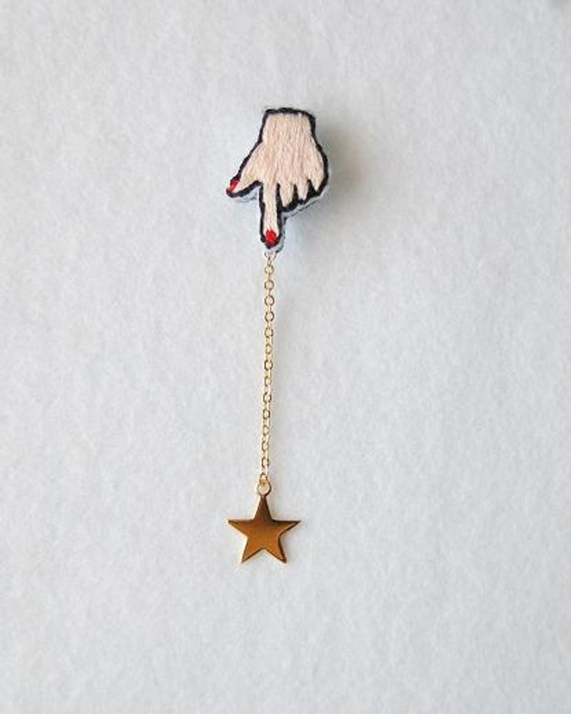 【接單定製】手指上的星星 刺繡胸針 別針 - 胸針 - 羊毛 金色