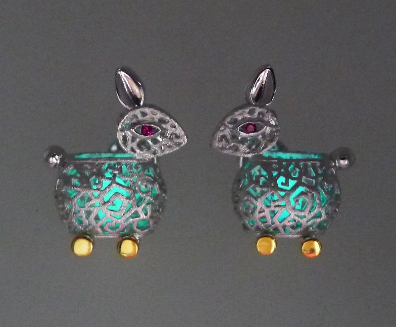 HK070 ~ 925銀白兔燈籠造型耳環 - 耳環/耳夾 - 寶石 白色