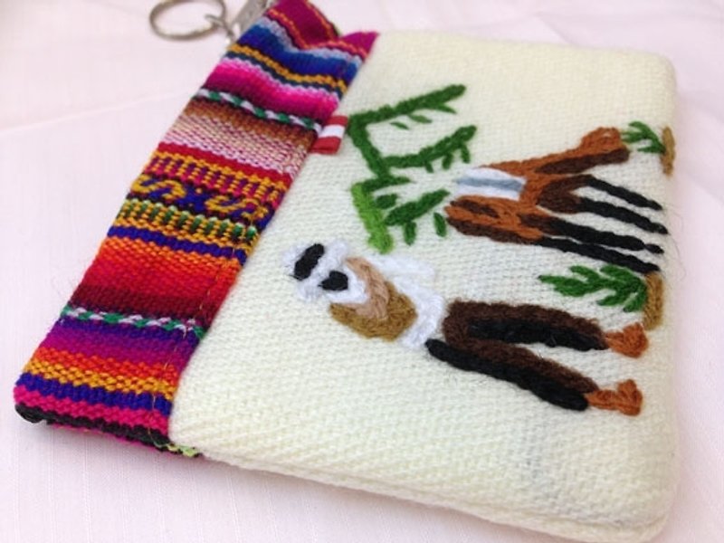 Vicuña Knitted Pattern Embroidered Certificate/Purse-Alpaca and Mountain - กระเป๋าสตางค์ - วัสดุอื่นๆ ขาว