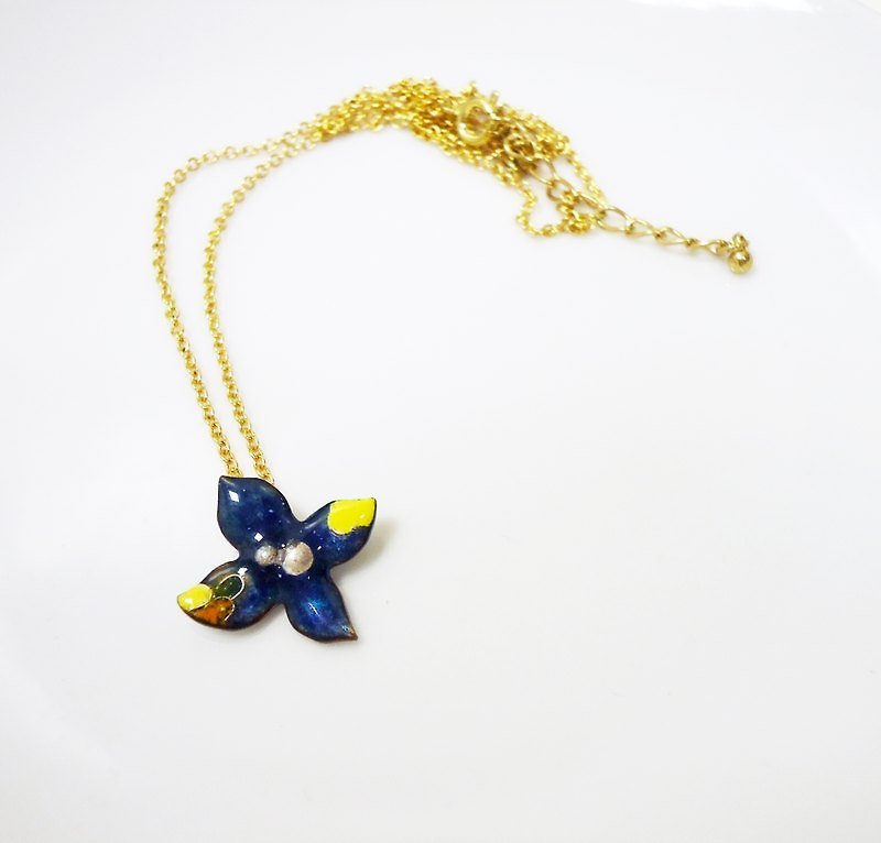 Flora Enameling Necklace花朵琺瑯項鍊(深藍) - 項鍊 - 其他金屬 藍色
