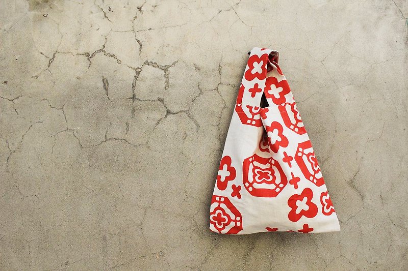 【ZhiZhiRen】厵 | Big belly bag-front golden window flower - Handbags & Totes - Cotton & Hemp Red