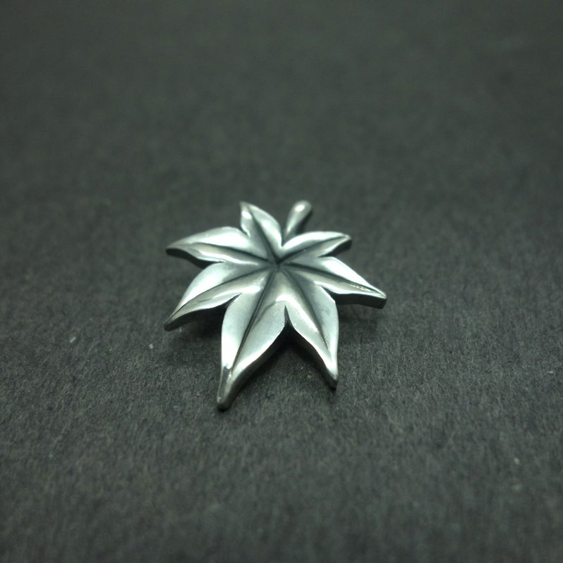 - Maple Leaf Silver Pendant - Sterling Silver Necklace - สร้อยคอ - โลหะ ขาว