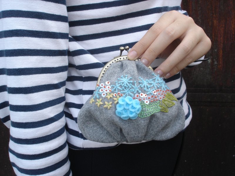 花朵刺繡零錢包 - 零錢包/小錢包 - 繡線 灰色