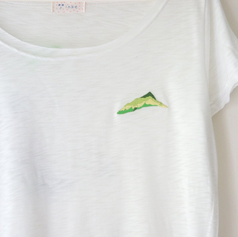 ✭hello my world without trimming wide collar and clean white embroidered t-shirt (pattern may optionally :)) - เสื้อยืดผู้หญิง - วัสดุอื่นๆ ขาว