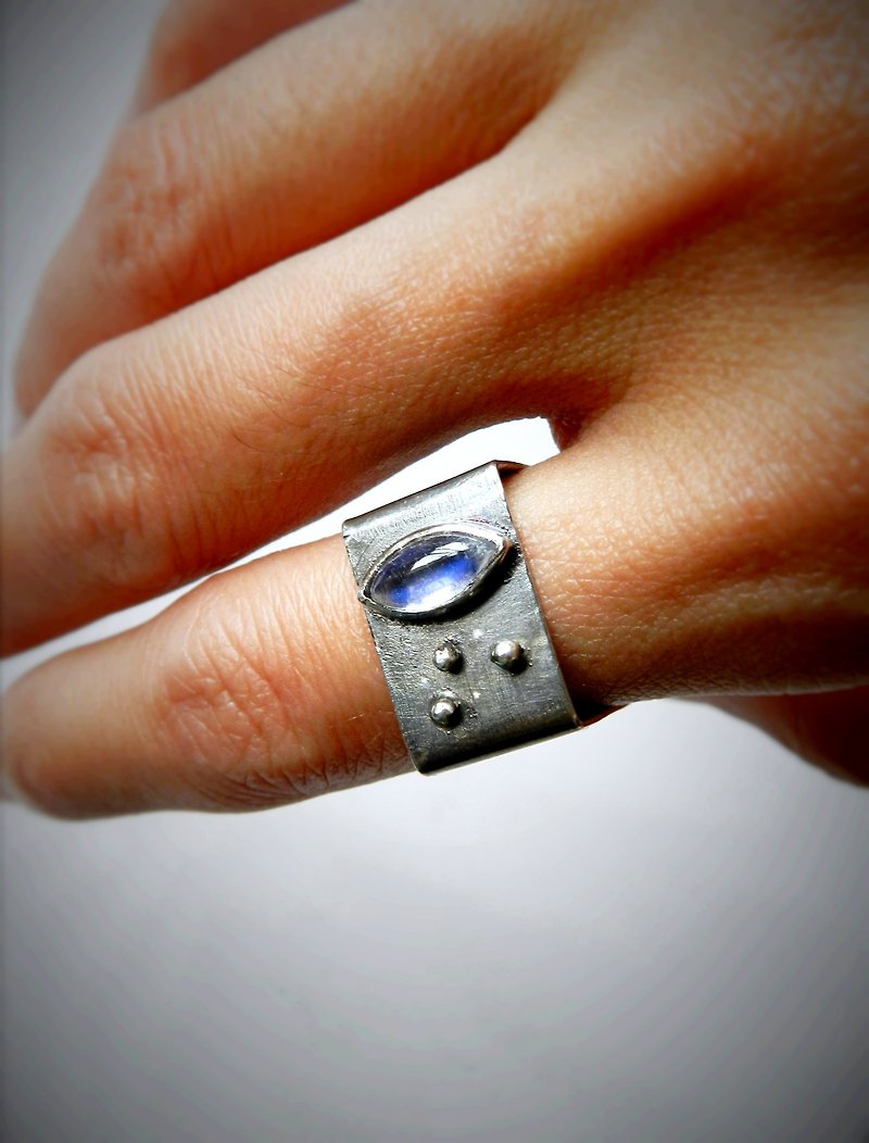 【 星辰 】寶石級水滴月光石純銀戒指 - 戒指 - 紙 藍色