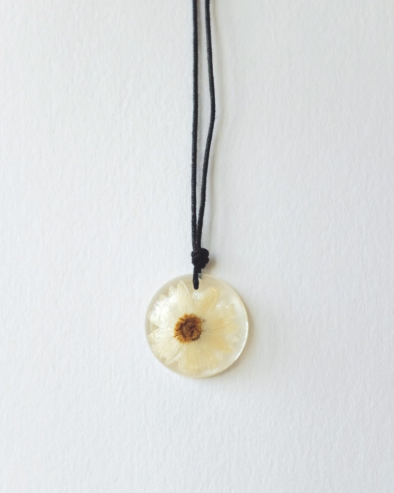 -NymphシャインYahuaデイジーネックレス[ホワイト]うろこ - チョーカー - プラスチック 