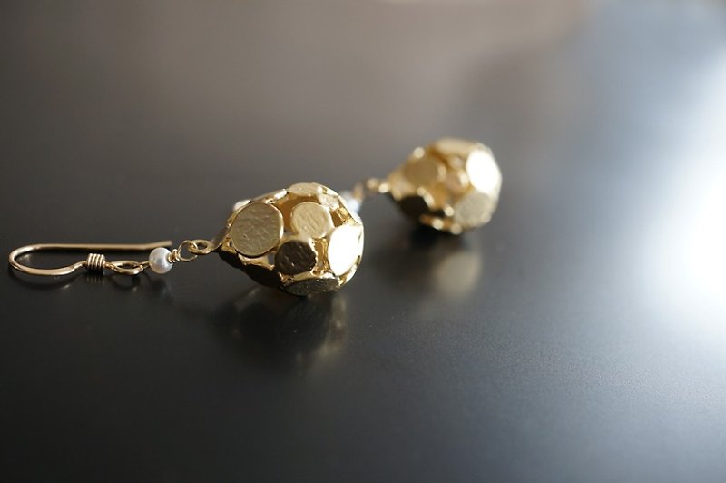 【14 KGF】 Earrings, Matt Gold Dotted Teardrop, AAA Fresh Water White Pearl - Earrings & Clip-ons - Gemstone Gold