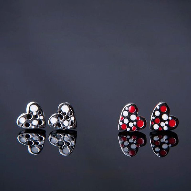 Polka Dot Heart Earrings, Dotted Heart Earrings, Spotted Heart Earrings, Tiny Heart Stud Earrings - ต่างหู - โลหะ 