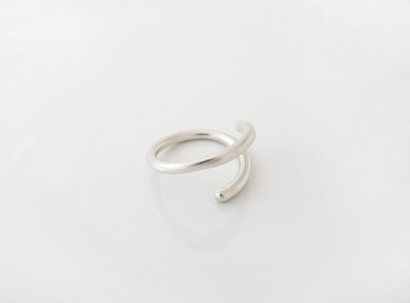 Charlene sterling silver hand-made -*switched Adjustable Silver Ring* - แหวนทั่วไป - โลหะ 