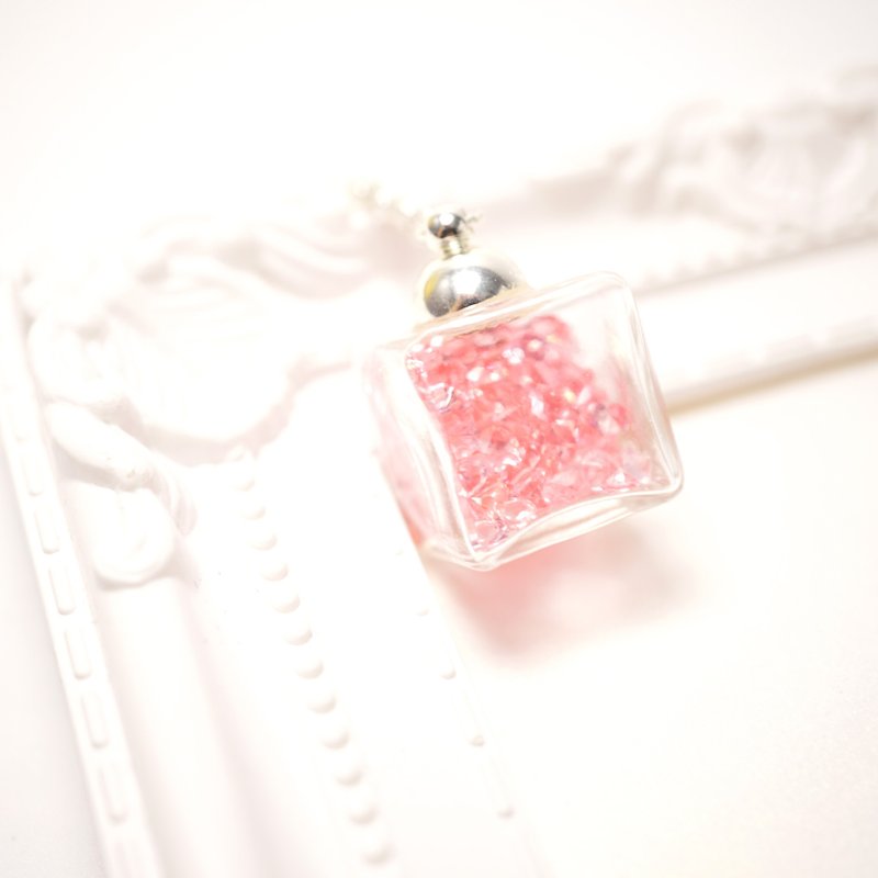 A Handmade Pink Cube Glass Necklace - สร้อยติดคอ - แก้ว 