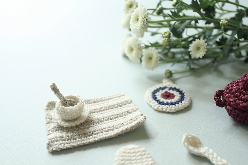 Wool crocheted mini-kitchen set prop 8 - ของเล่นเด็ก - วัสดุอื่นๆ ขาว