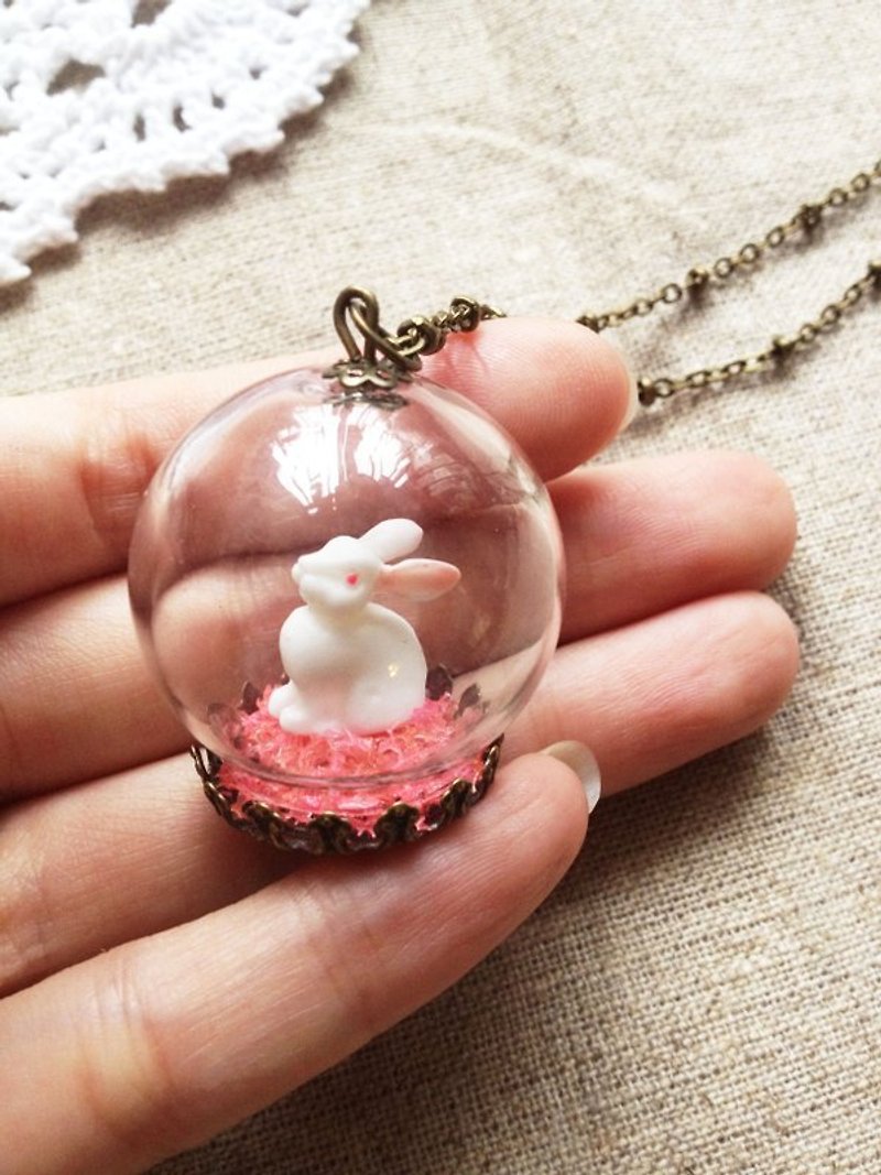 [imykaka] ♥ 水晶玻璃球 小白兔桃粉色草地 項鍊 情人節 禮物 - 項鍊 - 玻璃 多色