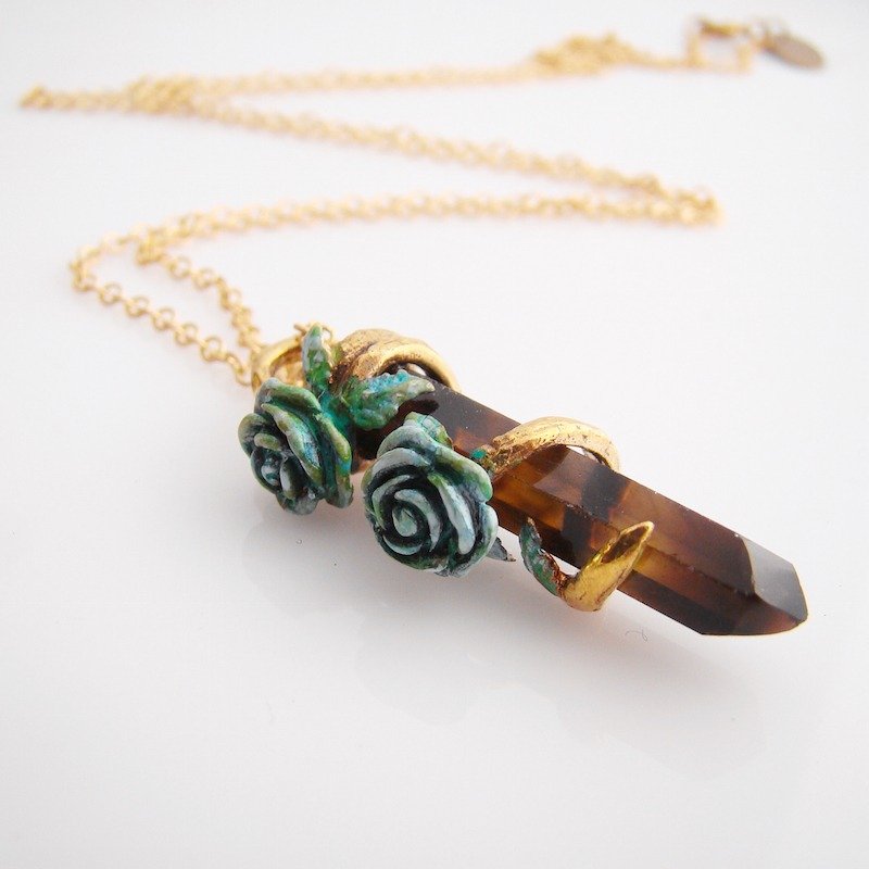 Patina roses pendant with smoky quartz stone and oxidized antique color - 項鍊 - 其他金屬 