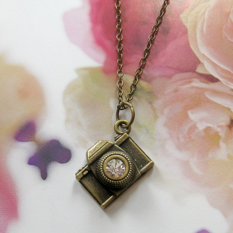 Vintage camera necklace (Christmas gift) - Necklaces - Copper & Brass 