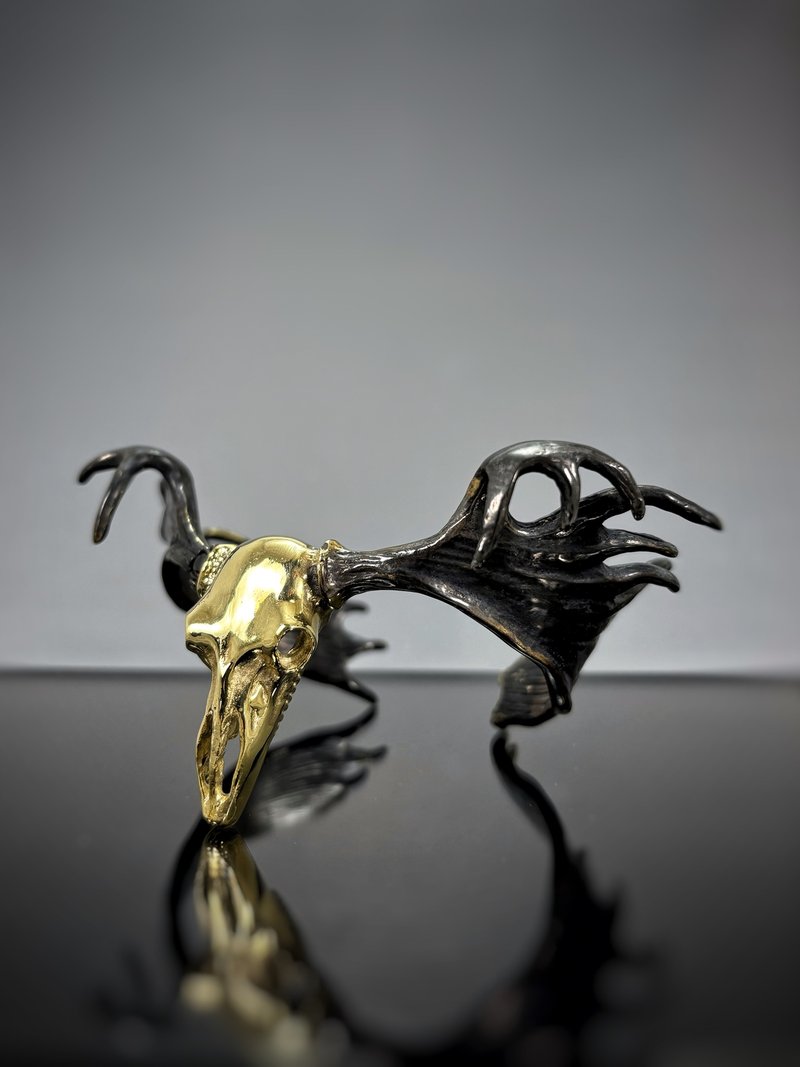 Moose Skull Bangle Bracelet in Brass, Blackened Horns. - 手鍊/手環 - 其他金屬 