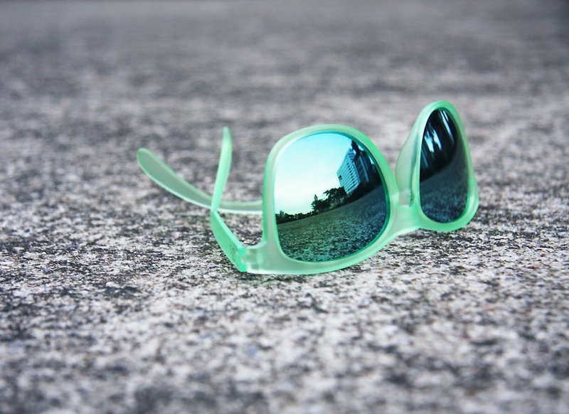 Sunglasses│Green Frame│Golden Green Lens│UV400 protection│2is Midori - Glasses & Frames - Plastic Green