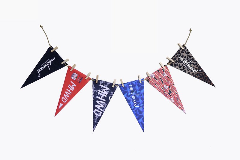 Matchwood Design Matchwood 2015 Triangle Flag American University Pennant Banner Set of six wooden frames and hemp rope - Items for Display - Other Materials Multicolor