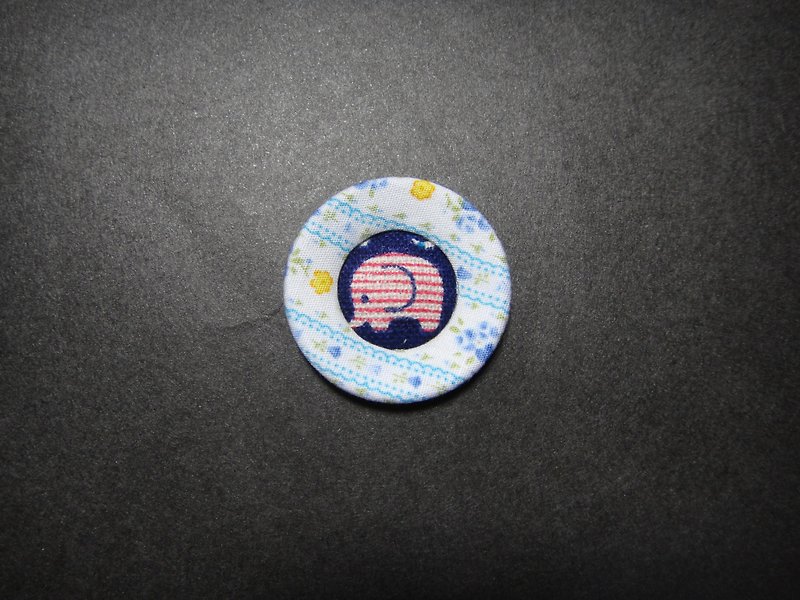 Country Elephant Button Badge [Shipping Randomly] CO54Y38Y23 - Badges & Pins - Cotton & Hemp Blue