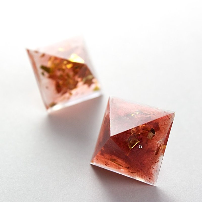 Pyramid-shaped earrings (cranberries) - ต่างหู - วัสดุอื่นๆ สีแดง