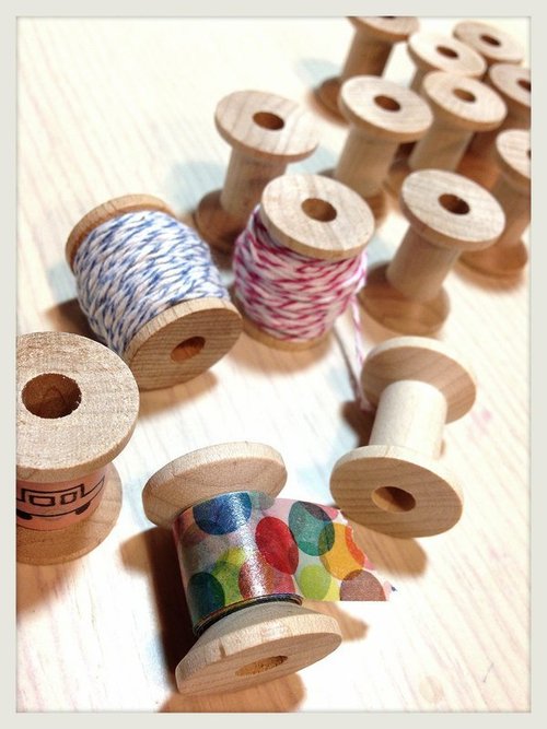 Wood small spool (10) - for dispensing paper tape, two-color cotton