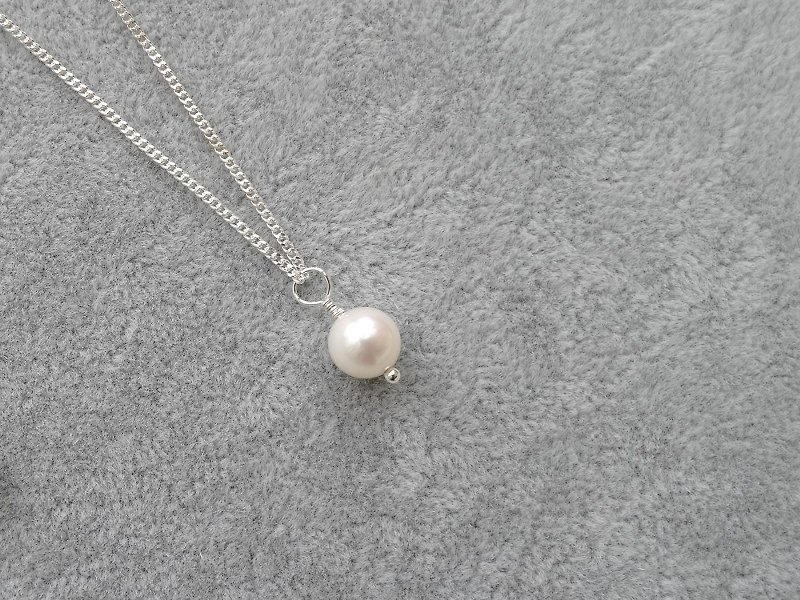 :: ::シンプルな淡水真珠真珠の銀のネックレス/鎖骨チェーン（真円に近い7.5ミリメートル） - ネックレス・ショート - 宝石 ホワイト