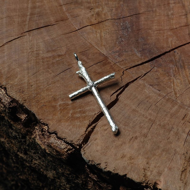 925 silver hand-made wooden cross pendant - Necklaces - Other Metals Gray