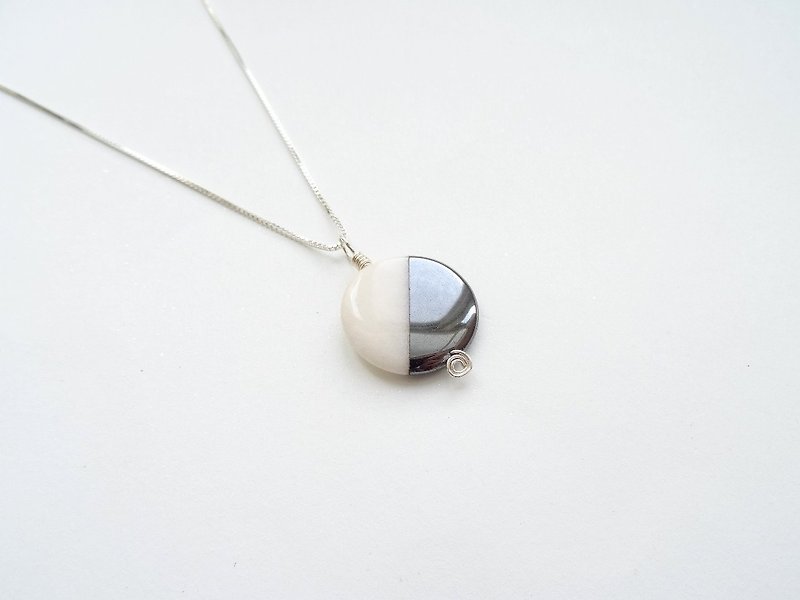 Hematite & White Stone Disc Bead Pendant Sterling Silver Necklace (20 mm) - สร้อยคอ - เงินแท้ สีเทา