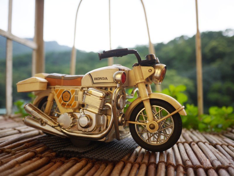 Modern_Times［Ｖintage﹑復古老件﹑舊物 專賣］鐵皮玩具 HONDA 警察 重型機車 - 其他 - 其他材質 卡其色