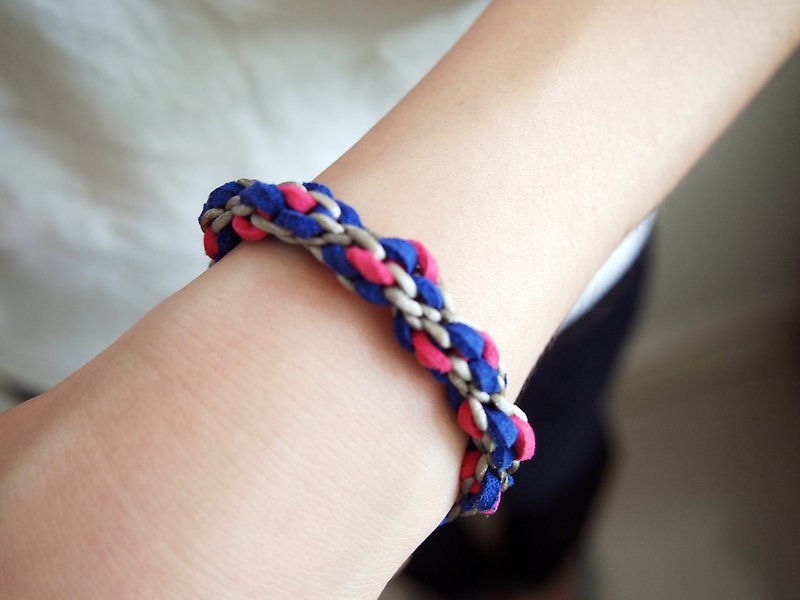Just Knitting lucky hand-woven bracelet color Peach color blue lining ● Made in Hong Kong - สร้อยข้อมือ - วัสดุอื่นๆ สีแดง