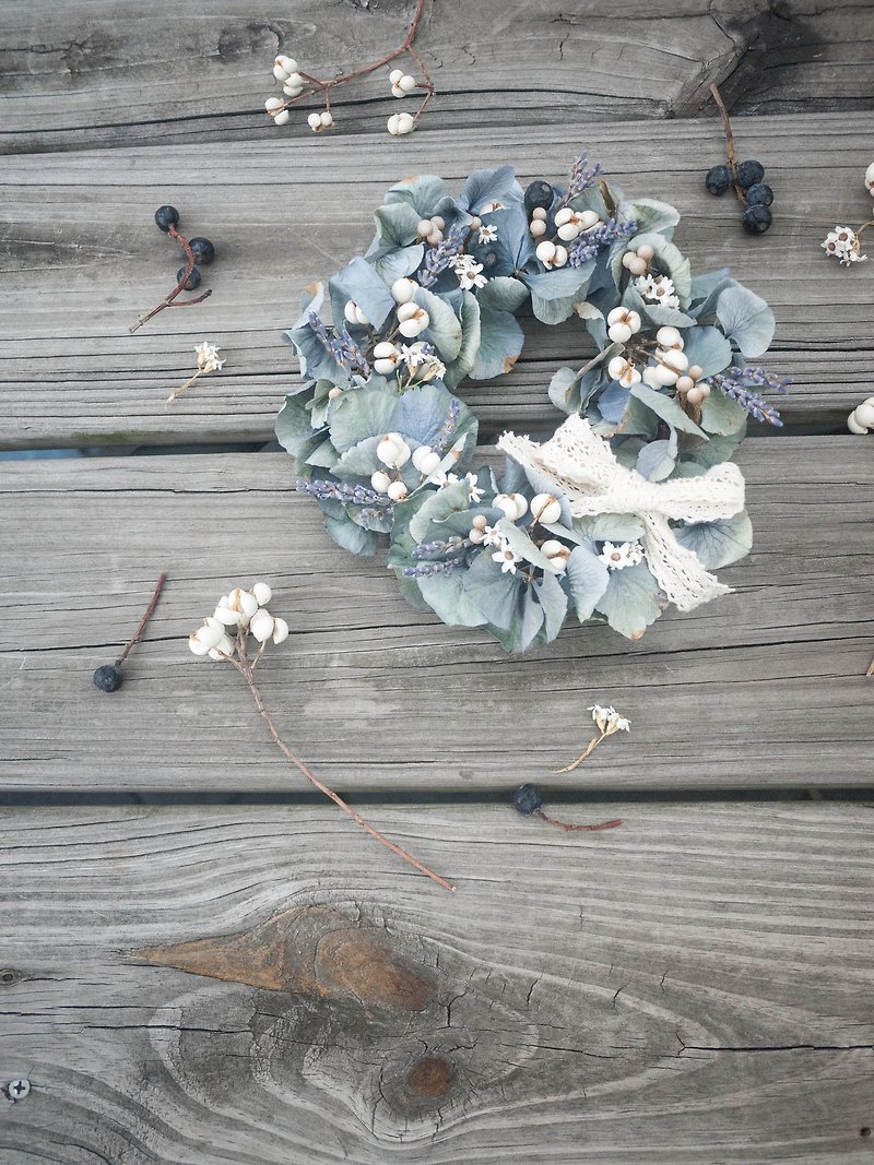 未完待續 | 仲夏夜之夢花圈 古典 繡球 薰衣草 蕾絲 拍攝道具 乾燥花 - ตกแต่งผนัง - พืช/ดอกไม้ สีน้ำเงิน