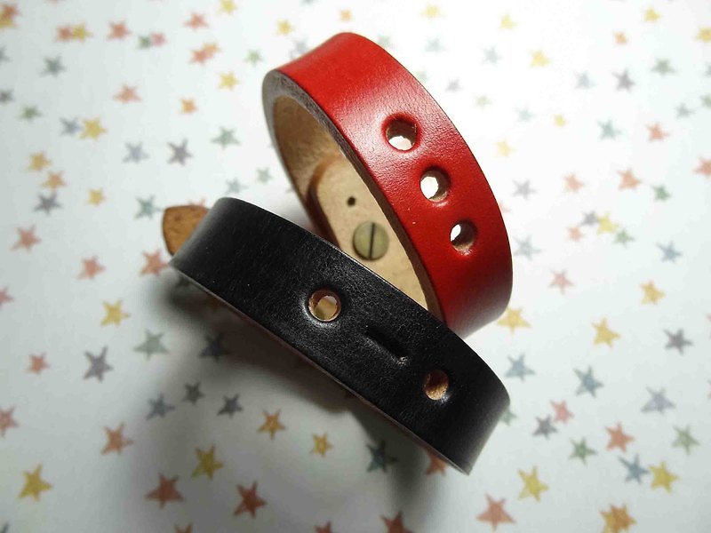 [Morse code] Leather bracelet - สร้อยข้อมือ - หนังแท้ สีแดง
